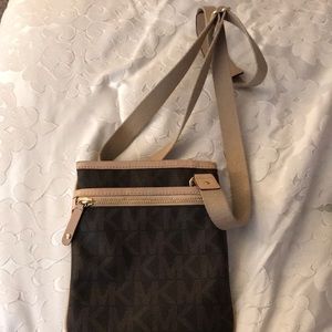 Micheal Kors Crossbody Purse